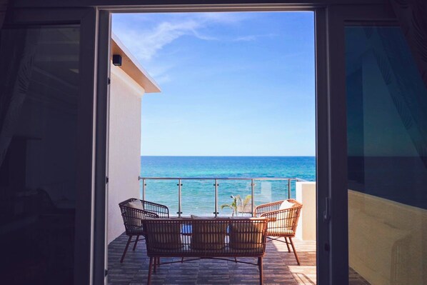 Suite studio exécutive, 1 chambre, balcon, vue sur la mer | Décor unique, système d’insonorisation, accès au Wi-Fi (inclus)