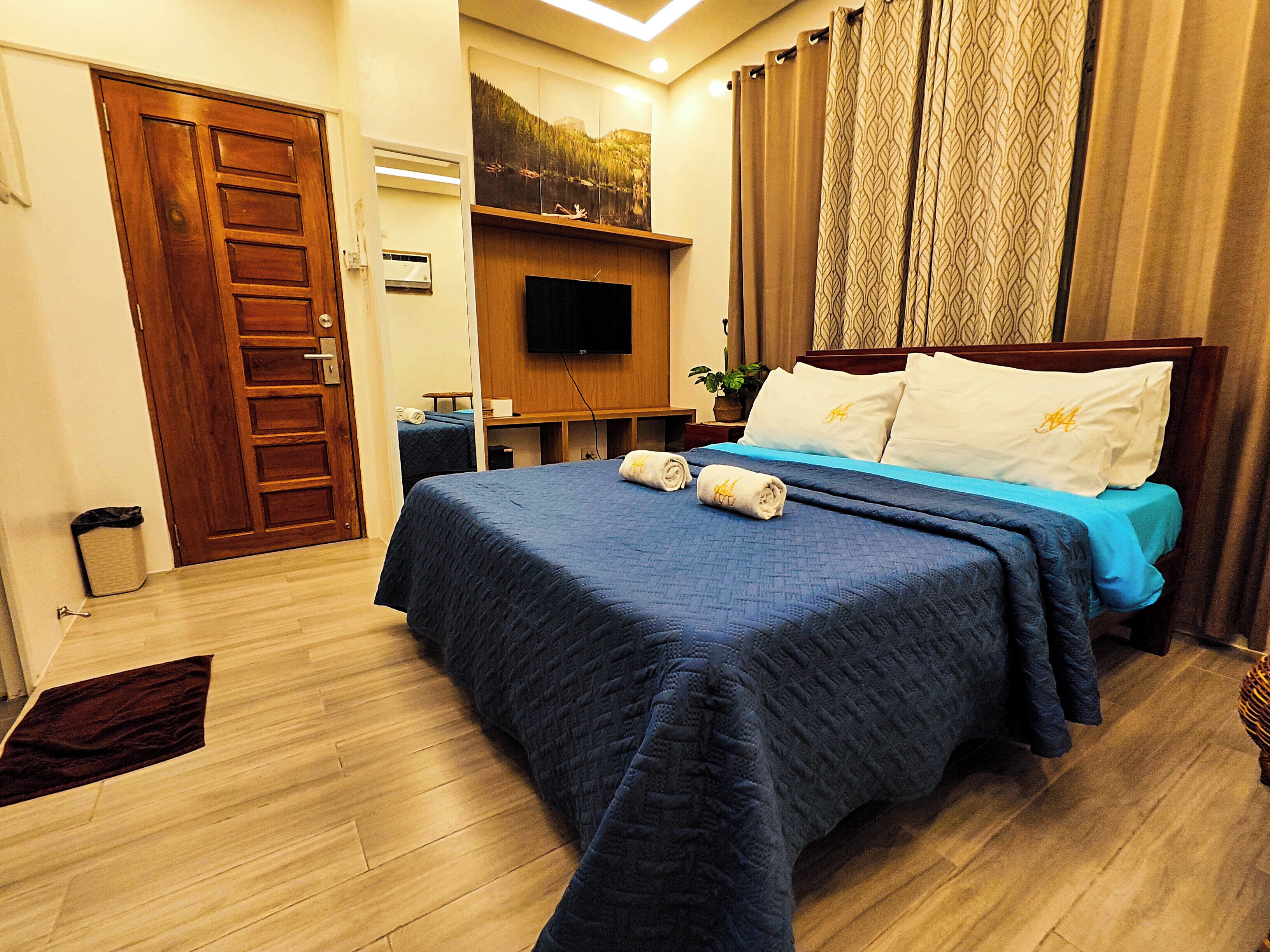 Habitación Deluxe, 1 cama matrimonial, aire acondicionado, vista a la montaña | Decoración personalizada, insonorización, wifi gratis y ropa de cama 