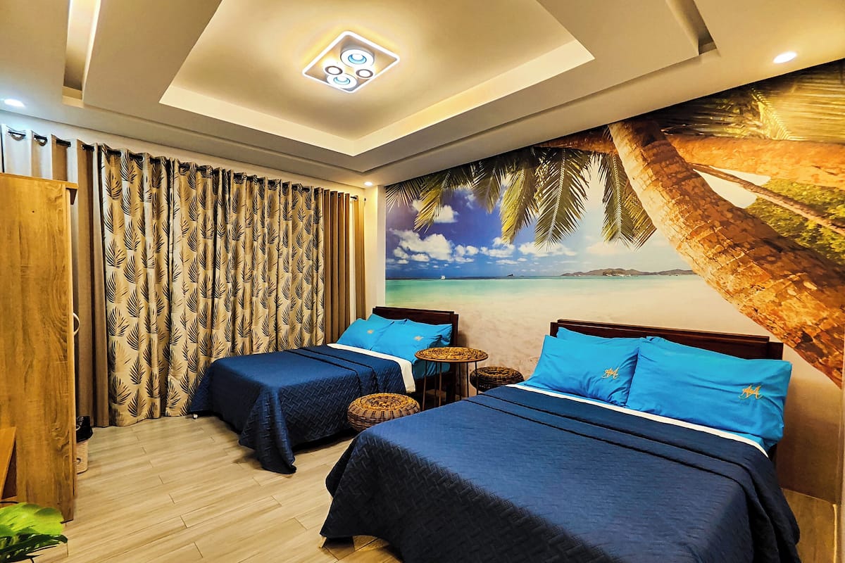 Habitación cuádruple Deluxe, 2 camas matrimoniales, para no fumadores, aire acondicionado | Decoración personalizada, insonorización, wifi gratis y ropa de cama