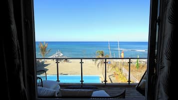 Individually decorated, soundproofing, free WiFi, bed sheets