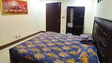 Double Room | Laptop workspace, free WiFi