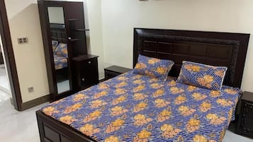 Double Room | Laptop workspace, free WiFi