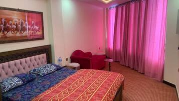 Double Room | Laptop workspace, free WiFi