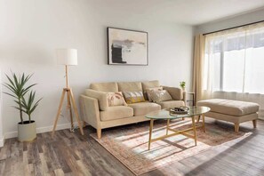 Televisión y oficina 