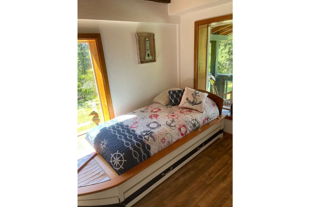 Rustic Ridge Lodge- perfect family holiday house.