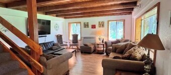Rustic Ridge Lodge- perfect family holiday house.
