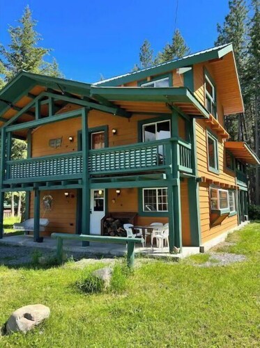 Rustic Ridge Lodge- perfect family holiday house.