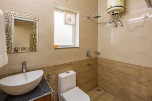 Deluxe Room | Bathroom - Hotel Him Darshan Cottage By F9 Hotels (Champawat)