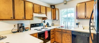 University City Villa - Near UNCC,& PNC, Large Yard, Patio, Pet Friendly! Flash Deal: Save 15% Off!
