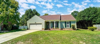 University City Villa - Near UNCC,& PNC, Large Yard, Patio, Pet Friendly! Flash Deal: Save 15% Off!