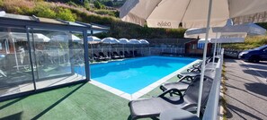 Outdoor pool, a heated pool - Apartment 7 people 100m from the slopes and swimming pool residence 3 stars (Valmeinier)