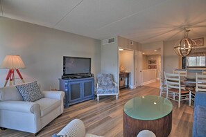 TV, books - Pawleys Island Condo Retreat w/ Beach Access! (Pawleys Island)