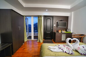 Premium bedding, desk, free WiFi, bed sheets