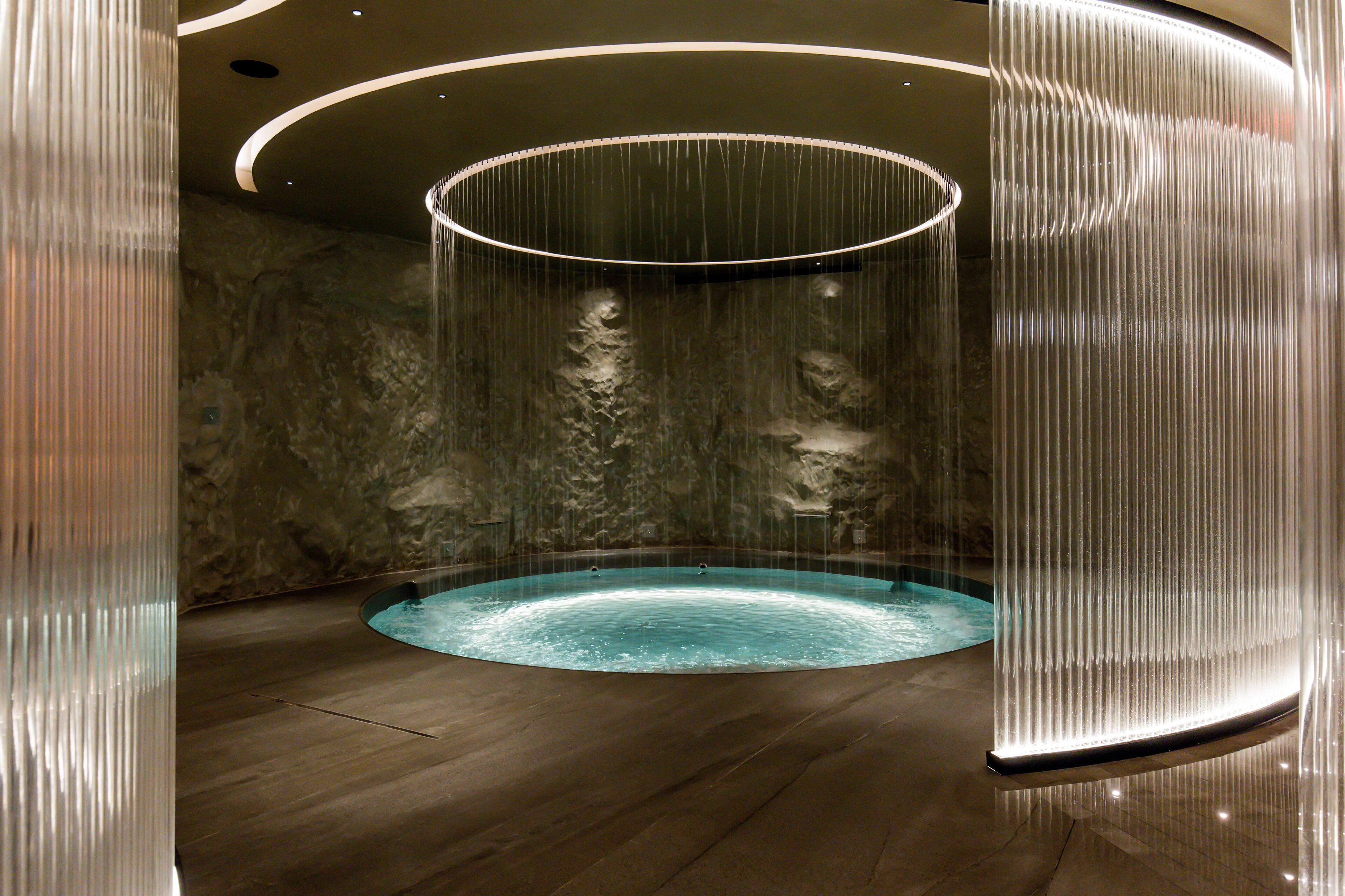 Un sauna, baño turco, tratamientos corporales, aromaterapia