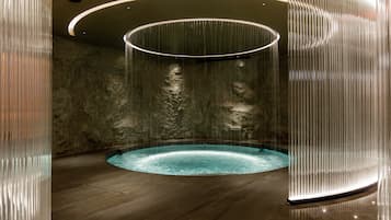 Un sauna, baño turco, tratamientos corporales, aromaterapia