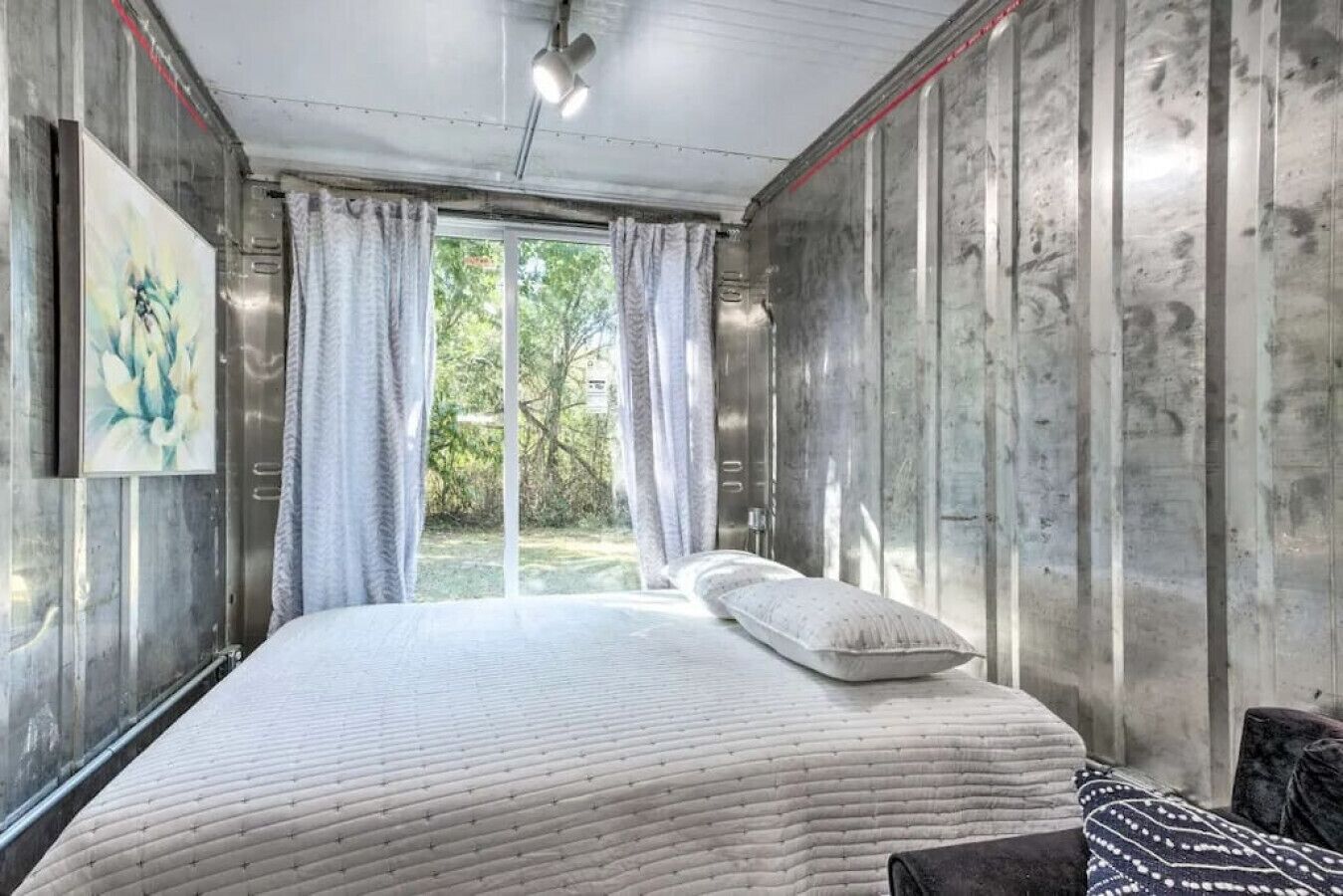 Unique Studio ~  Downtown Gainesville! Unit B