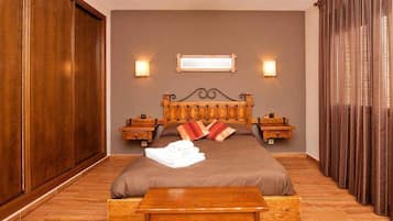 House, 5 Bedrooms | 3 bedrooms, premium bedding, memory-foam beds, cots/infant beds