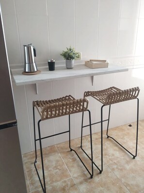 Economy huis, 3 slaapkamers | Privékeuken | Een koelkast met diepvriezer, een microgolfoven, een oven, een kookplaat