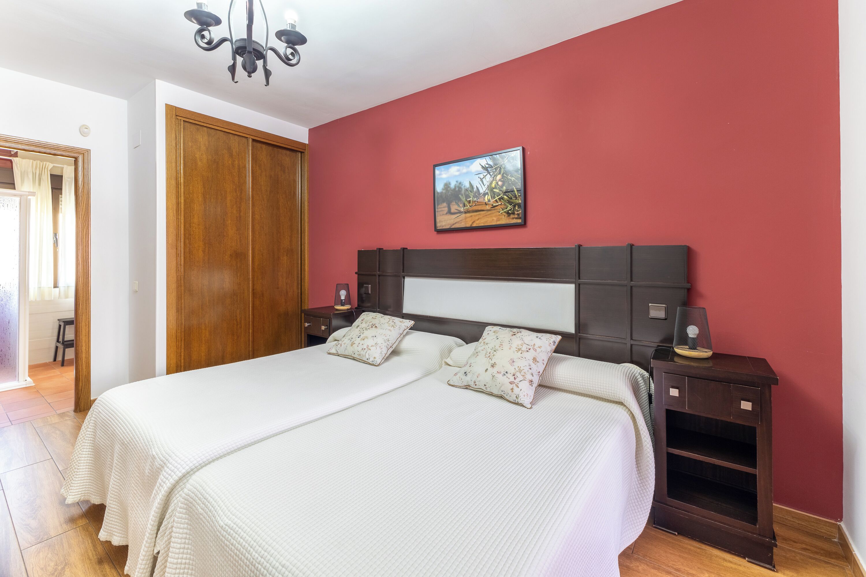 Casa, 4 habitaciones | Ropa de cama de alta calidad, colchones viscoelásticos, cunas (de pago)