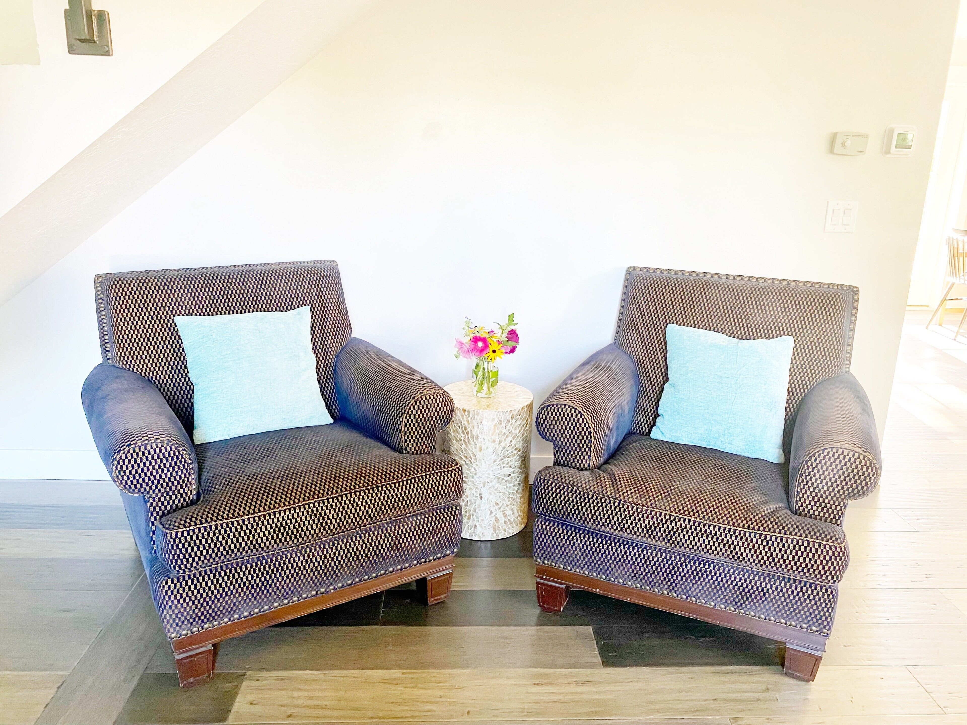 Gorgeous Remodeled Farmhouse tucked in a quiet cul de sac on 1/2 acre