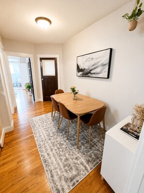 Dining - Lovely 1st Floor Apartment (Saint Louis)