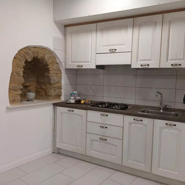 Fridge, stovetop, coffee/tea maker, cookware/dishes/utensils