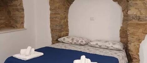 1 bedroom, desk, travel cot, bed sheets