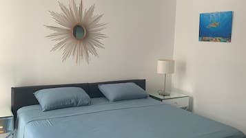 3 slaapkamers, een strijkplank/strijkijzer, gratis wifi, beddengoed