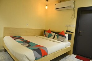 Premium bedding, rollaway beds, free WiFi, bed sheets - Hotel Churuvilla (Ranchi)