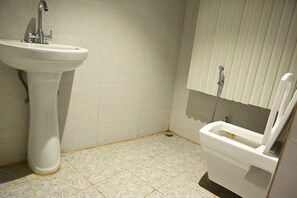 Camera Deluxe | Bagno | Doccia, soffione a pioggia, sapone, shampoo