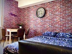 Dining - ★ Appart La Fabrique - heart of town center near véloroute - Wifi Netflix ★ (Dole)