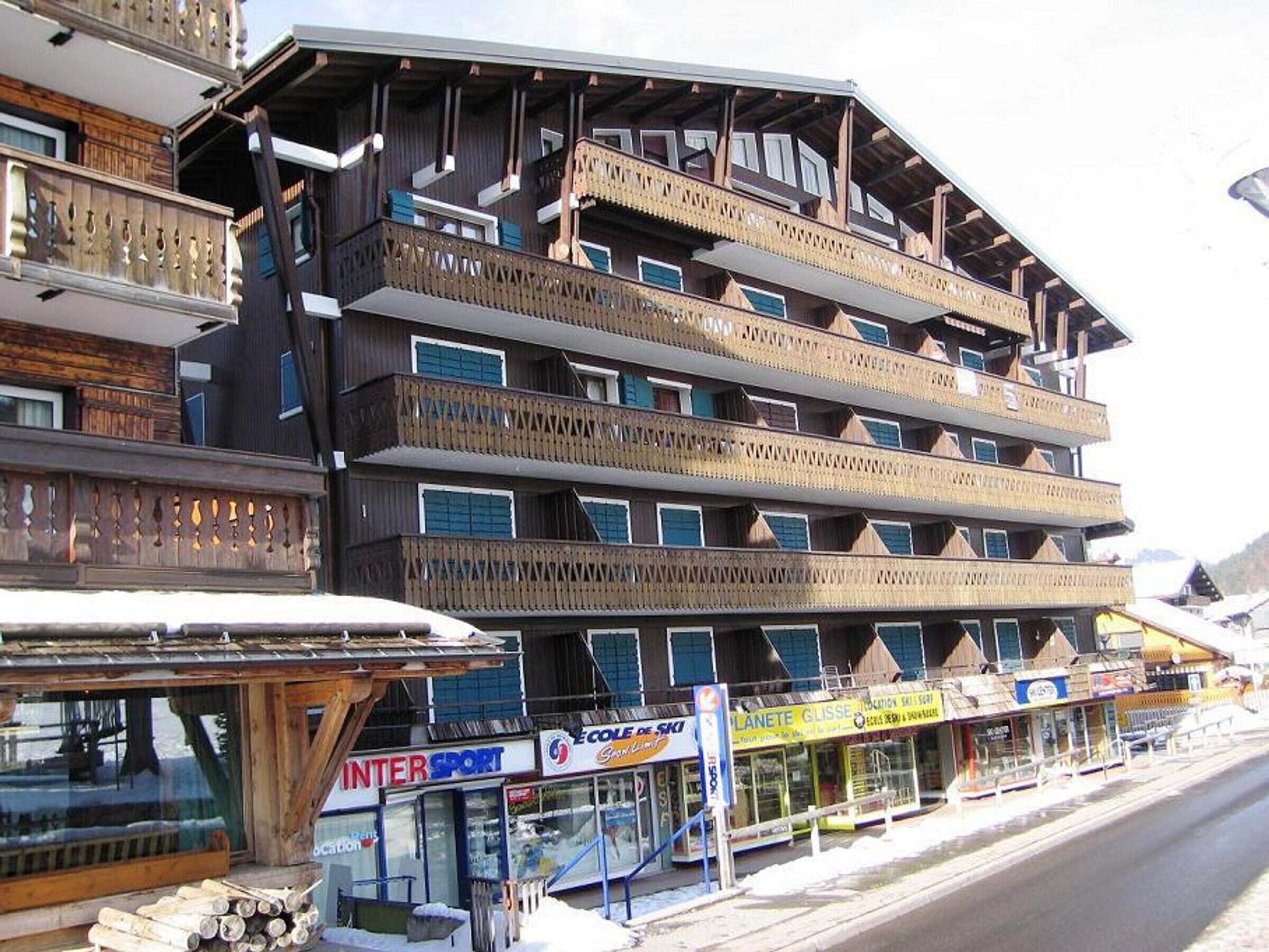 المنشأة من الخارج