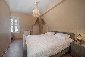 4 Schlafzimmer, Bügeleisen/Bügelbrett, kostenloses WLAN