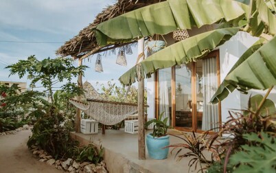 4 Bed Villa with Private Pool, Jacuzzi, WIFI & AC