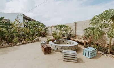4 Bed Villa with Private Pool, Jacuzzi, WIFI & AC