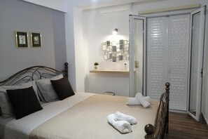 1 slaapkamer, een strijkplank/strijkijzer, gratis wifi, beddengoed