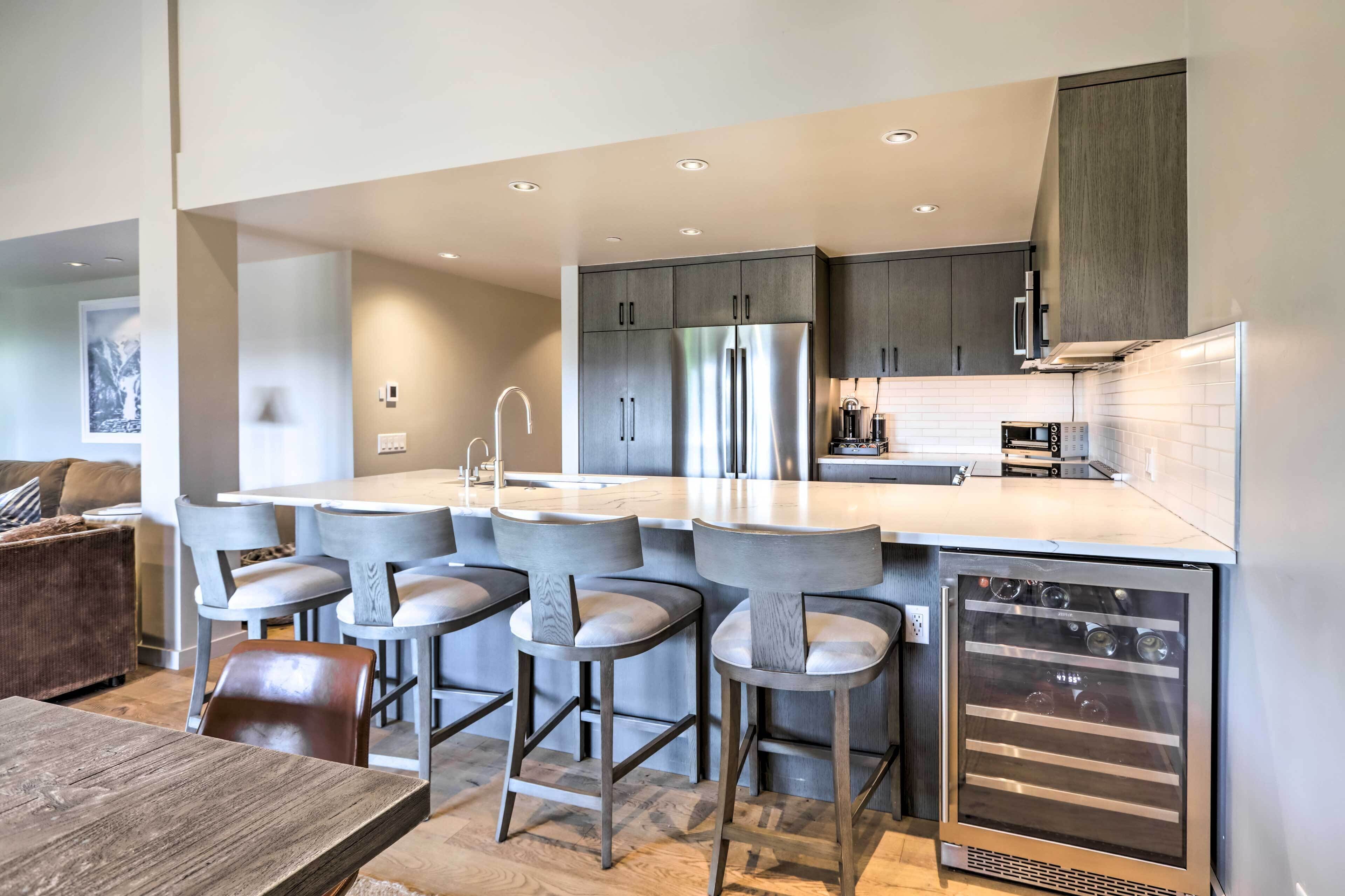 Tasteful Snowmass Escape < 1 Mi to Slopes!