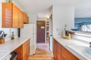 Refrigerador, microondas, parrilla de estufa y lavavajillas 