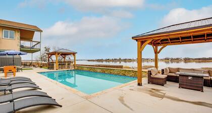 Hot Tub & Sauna: Lakefront Wichita Falls Home!