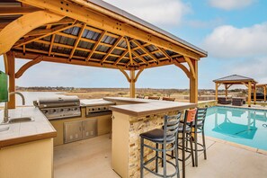 Property grounds - Hot Tub & Sauna: Lakefront Wichita Falls Home! (Wichita Falls)