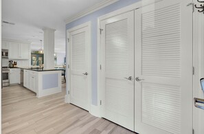 Fridge, microwave, oven, stovetop - 118 Seascape by AvantStay | Pool + Oceanfront Views (Isle Of Palms)