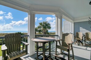 Property grounds - Beachfront 3BDR Condo w/ Pool & Deck Ocean Views | Ocean Blvd #102 by AvantStay (Isle Of Palms)