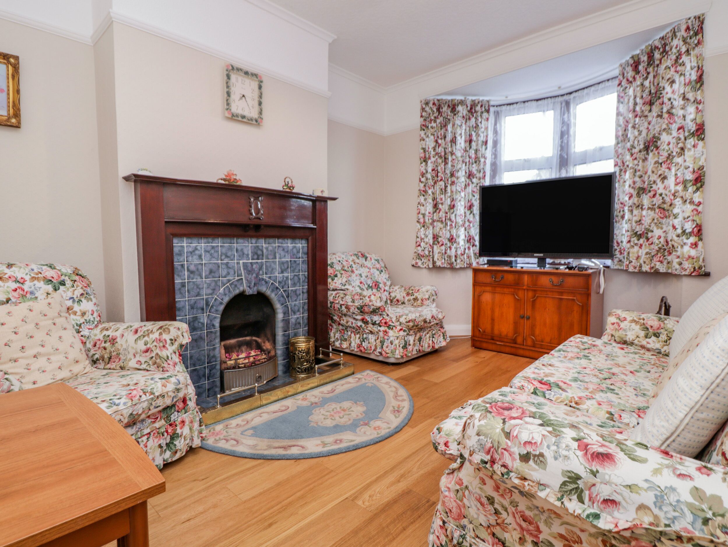 THE PERCH, family friendly, character holiday cottage in Bexley