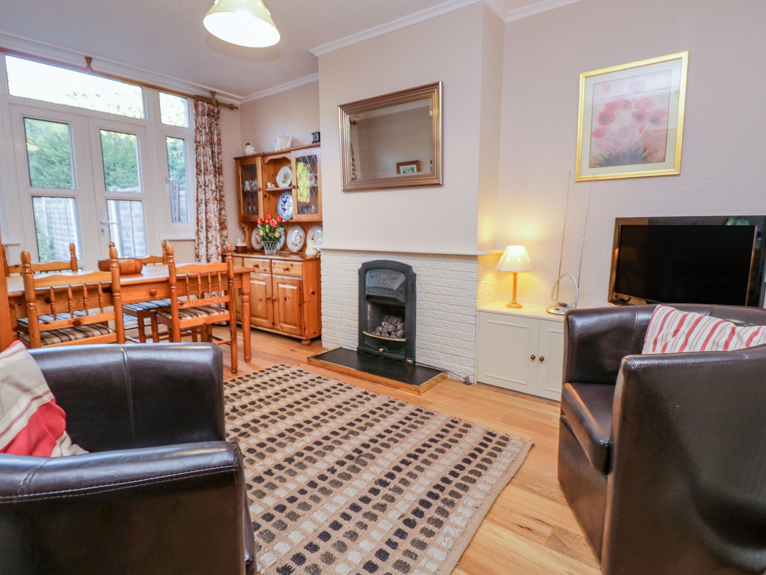 THE PERCH, family friendly, character holiday cottage in Bexley