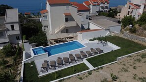 Exterior - AP1 beautiful apartment with pool, jacuzzi, 1 min. from the beach (Podstrana)