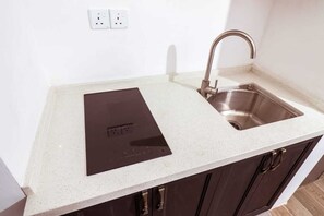 Kühlschrank, Mikrowelle, Ofen, Wasserkocher