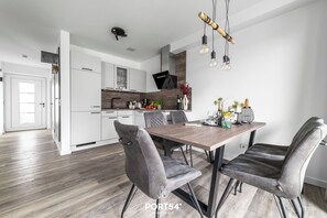 Dining - Waidla-Huus - close to the North Sea and the beach, sauna, terrace, balcony, modern (Büsum)