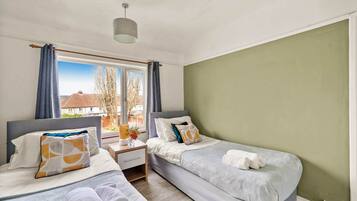 3 bedrooms, iron/ironing board, WiFi, bed sheets