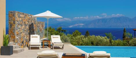 حمّام سباحة مُدفَّأ