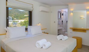 4 Schlafzimmer, Schreibtisch, Bügeleisen/Bügelbrett, Reisekinderbett